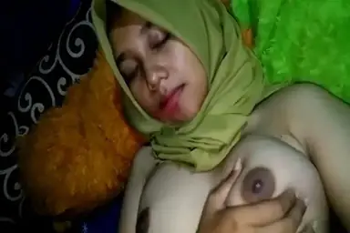 Bokep Indo Hijab Cantik Ukhty Sange Remas Toket